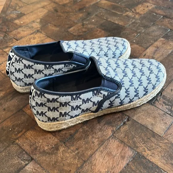 Michael Kors Navy Espedrille Loafers Slip-On Comfort Signature Logo Size 8 💙