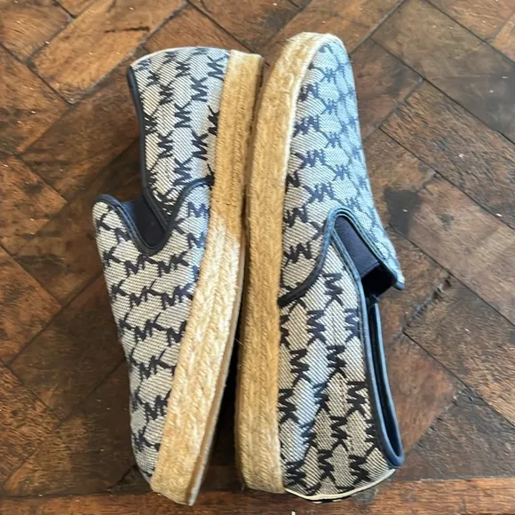 Michael Kors Navy Espedrille Loafers Slip-On Comfort Signature Logo Size 8 💙