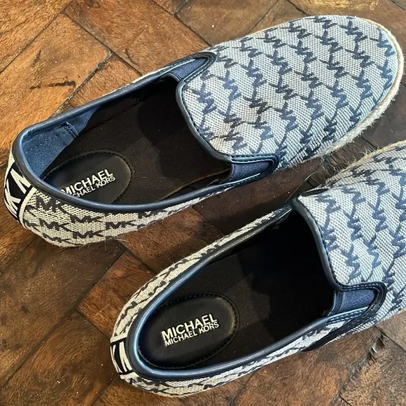 Michael Kors Navy Espedrille Loafers Slip-On Comfort Signature Logo Size 8 💙