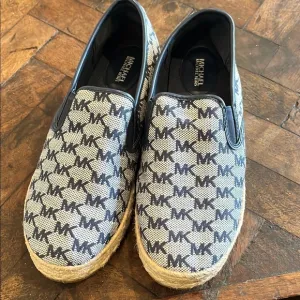 Michael Kors Navy Espedrille Loafers Slip-On Comfort Signature Logo Size 8 💙