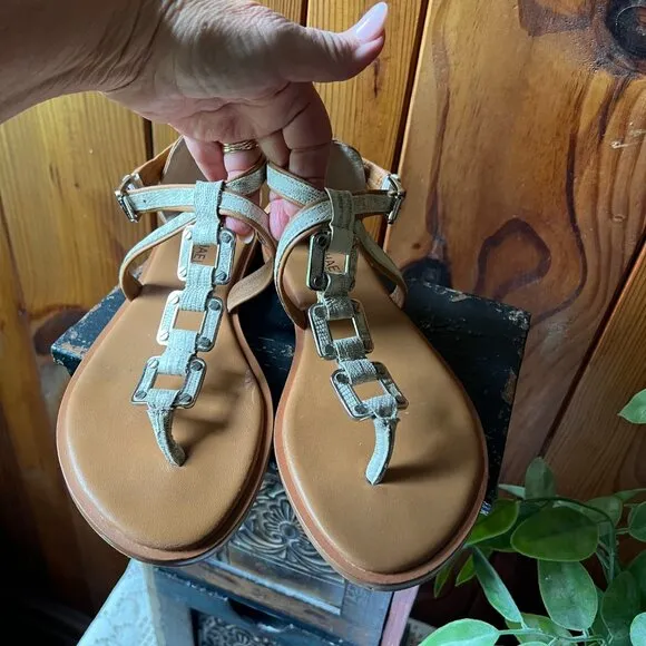 MICHAEL Michael Kors &quot;Darci&quot; Leather Embossed Thong Sandal White Gray Size 8M