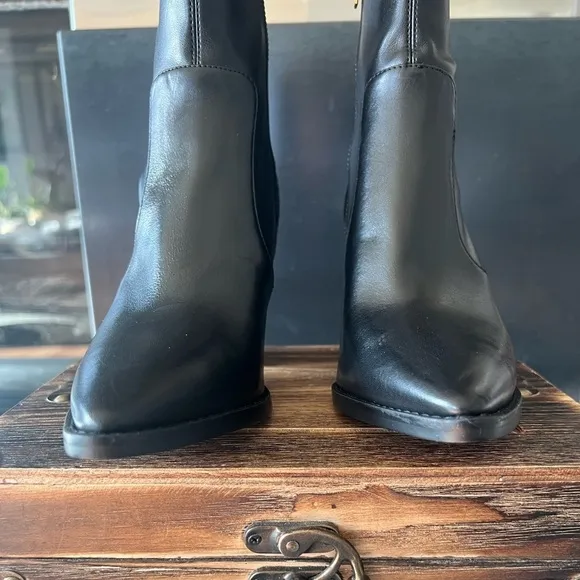 MICHAEL Michael Kors Dover Ankle Boots in Black