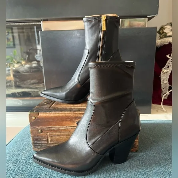 MICHAEL Michael Kors Dover Ankle Boots in Black