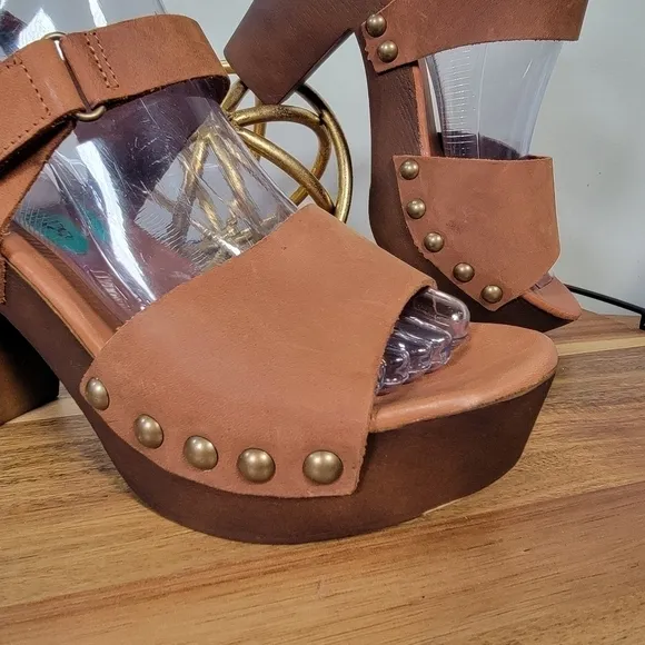 Mila Paoli Leather Metal Studs Wood Chunky Platform Heels Clogs sandals Size 39