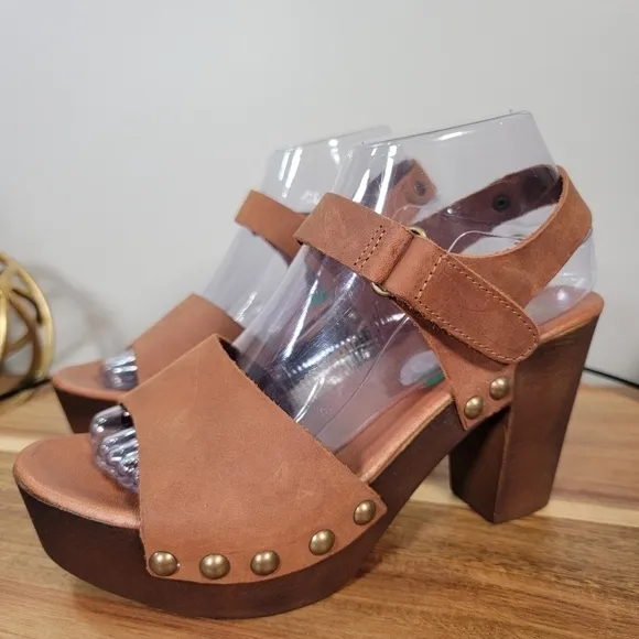 Mila Paoli Leather Metal Studs Wood Chunky Platform Heels Clogs sandals Size 39