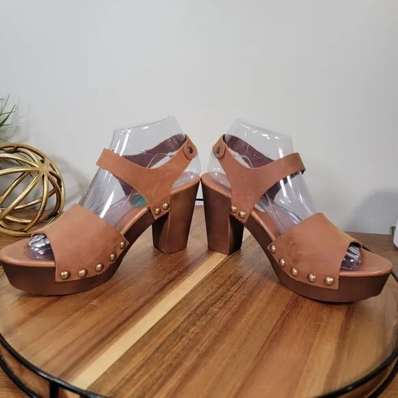 Mila Paoli Leather Metal Studs Wood Chunky Platform Heels Clogs sandals Size 39