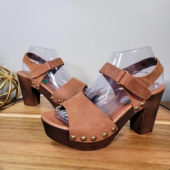 Mila Paoli Leather Metal Studs Wood Chunky Platform Heels Clogs sandals Size 39