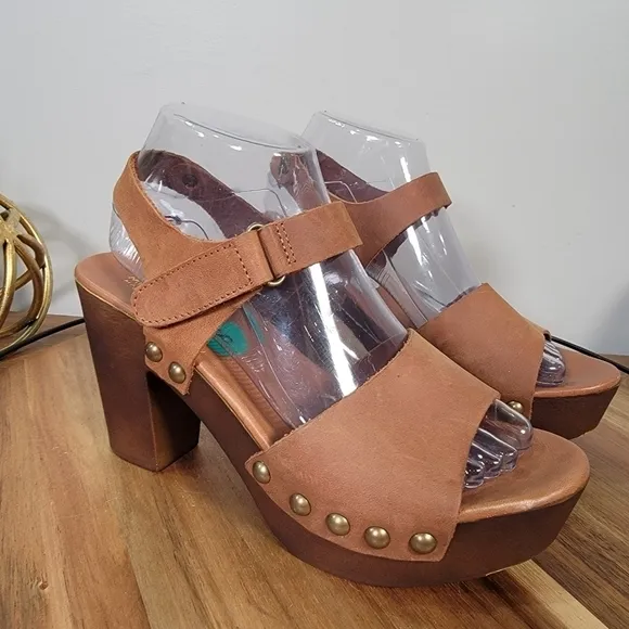 Mila Paoli Leather Metal Studs Wood Chunky Platform Heels Clogs sandals Size 39