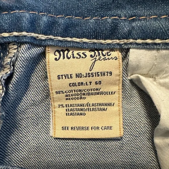 Miss Me Jean Shorts with Crystal &amp; metal studs Distressed shorts size 28