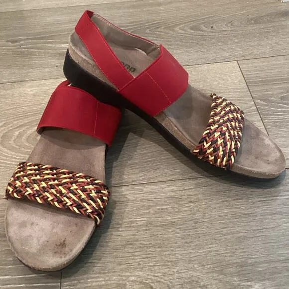 Munro Womens Pisces Sandals US 8.5 Red Multi Braided Comfort Beach Walking Wedge
