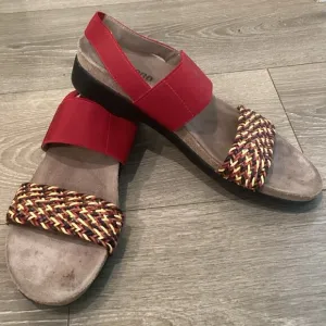 Munro Womens Pisces Sandals US 8.5 Red Multi Braided Comfort Beach Walking Wedge
