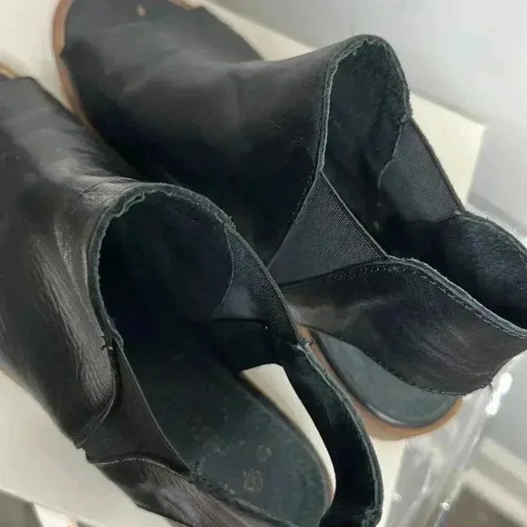 Musse &amp; Cloud Black Leather Ciara Sandals