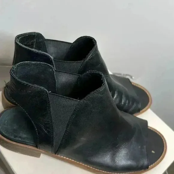 Musse &amp; Cloud Black Leather Ciara Sandals