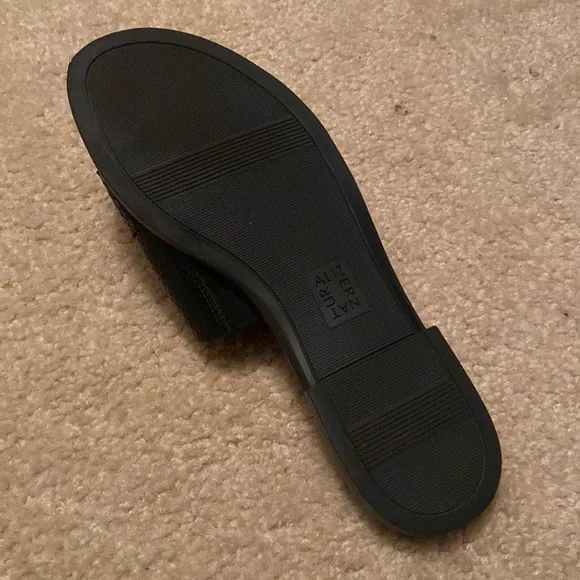 NATURALIZER Women’s Faryn Leather Embossed Slide Sandals Black Size 9