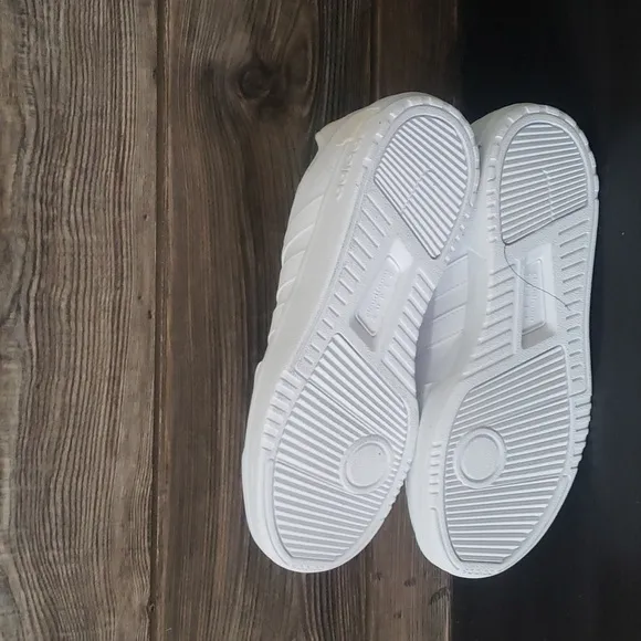 New Adidas Postmove SE White Basketball Sneakers