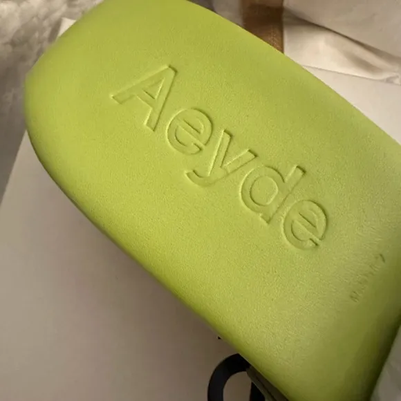 NEW | AEYDE  Bobbie Leather Clog Sandals | Apple 🍏