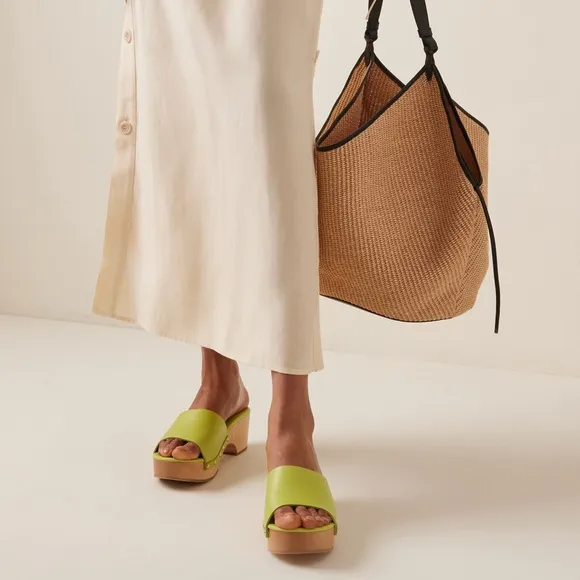 NEW | AEYDE  Bobbie Leather Clog Sandals | Apple 🍏