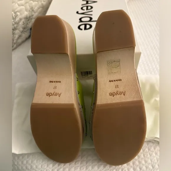 NEW | AEYDE  Bobbie Leather Clog Sandals | Apple 🍏