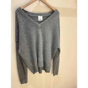 NEW ALLUDE v-sweater in heather mel