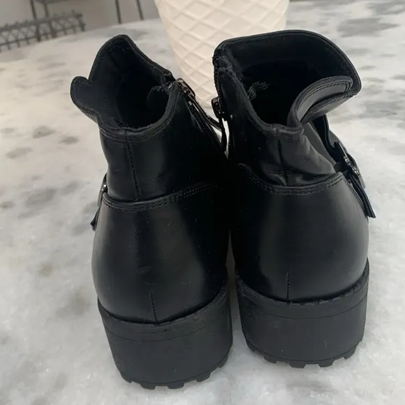 NEW Black Ankle Boots EASY Spirit Chunky Heels 8 M