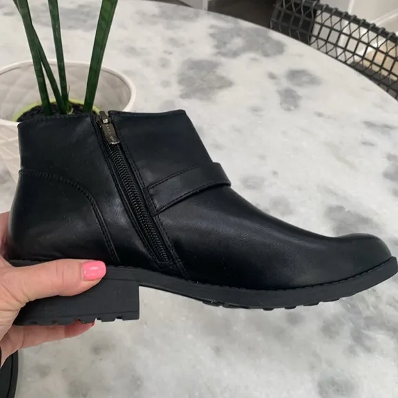 NEW Black Ankle Boots EASY Spirit Chunky Heels 8 M