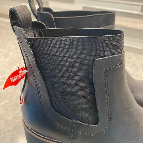 NEW! Blondo Dyme Waterproof Chelsea Ankle Bootie Black Leather Size 8.5