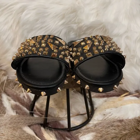 New Cape Robbin Black &amp; Rose Gold Studded Sandals - Size 9