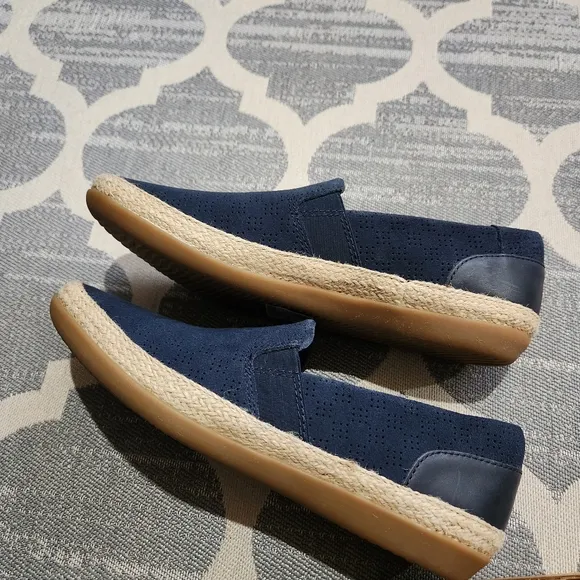 NEW CLARKS Danelly Rae Suede Espadrille Loafers size 7 navy/denim blue