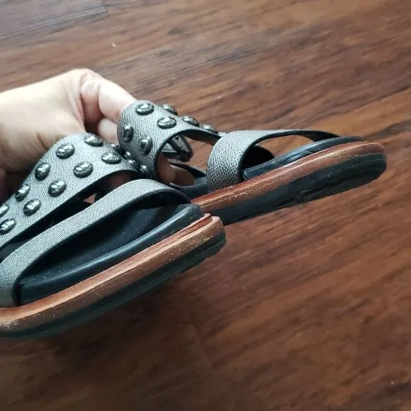 NEW Coach Dannie Gladiator Dark Chrome Pebble Leather Metallic Rivets Sandals 7