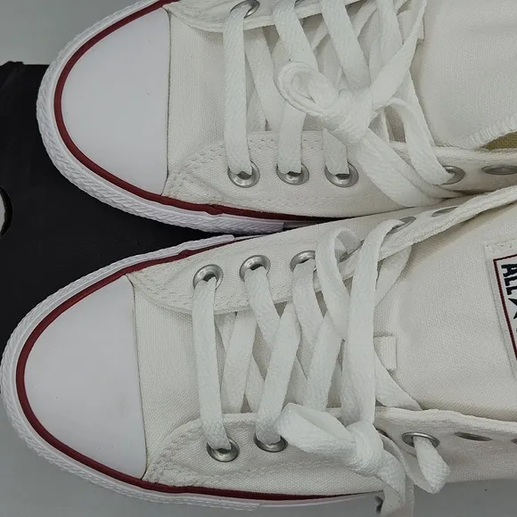 New Converse white Chuck Taylor All Star Low Sneakers women 10.5 / mens 8.5- NIB