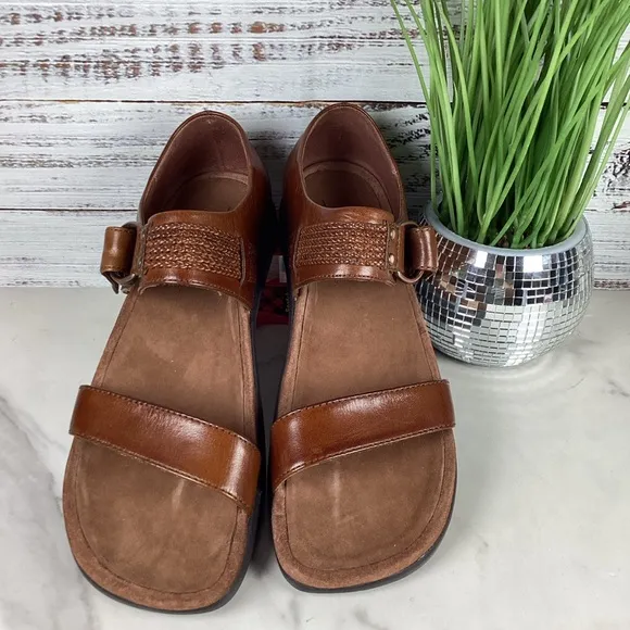 NEW EARTH SIZE 9.5 RUBY SANDALS ALPACA BROWN LEATHER SHOES SPRING SUMMER