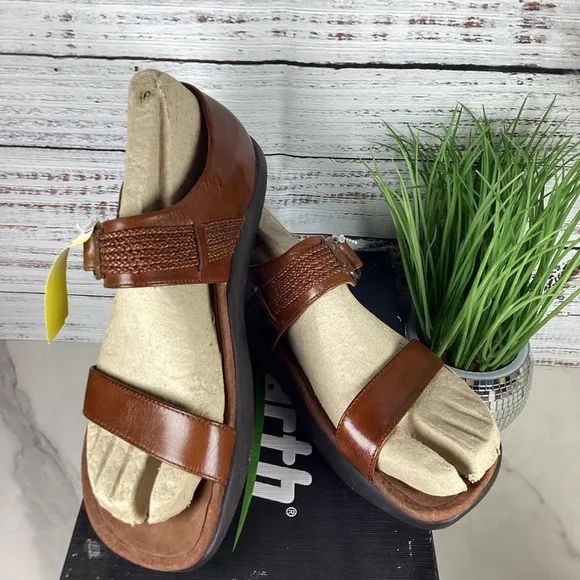 NEW EARTH SIZE 9.5 RUBY SANDALS ALPACA BROWN LEATHER SHOES SPRING SUMMER