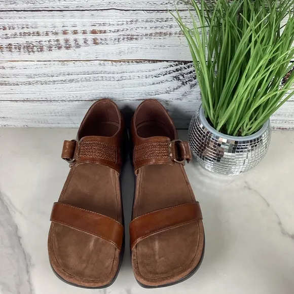 NEW EARTH SIZE 9.5 RUBY SANDALS ALPACA BROWN LEATHER SHOES SPRING SUMMER