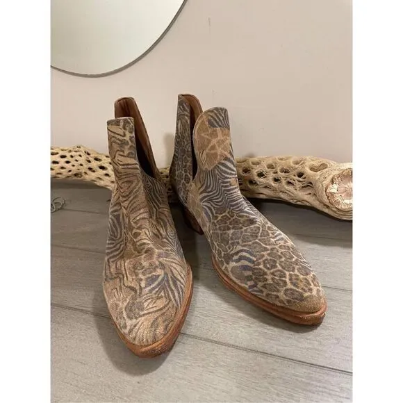 New Free People Animal Charm Double V Ankle Boots Size 37.5