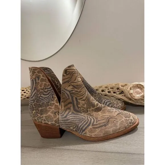 New Free People Animal Charm Double V Ankle Boots Size 37.5