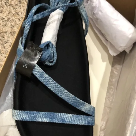 NEW IN BOX NIB ROAM Vine Sandals Blue Denim Size 36 6