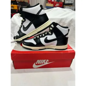 New In Box Nike Dunk High Women Size 9 Black White Basketball Sneakers Lace Up