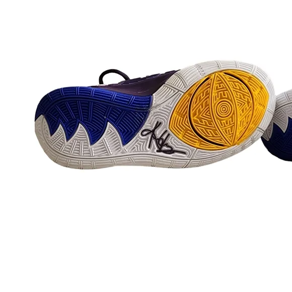 New in Box - Nike‎ Kyrie 6 (GS) - Size 4 Youth - Basketball Sneakers