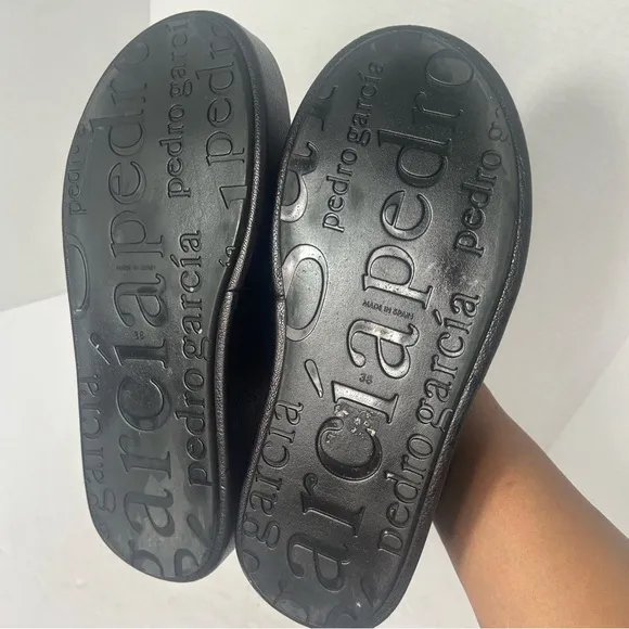 NEW Pedro García Black Leather Slide Sandals Luxury Beachy Vacation Comfort
