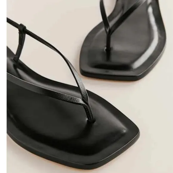 New REFORMATION VINCENZA  Black Leather Thong Size 10.5