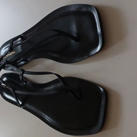 New REFORMATION VINCENZA  Black Leather Thong Size 10.5