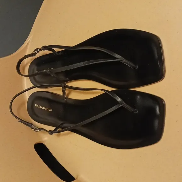 New REFORMATION VINCENZA  Black Leather Thong Size 10.5