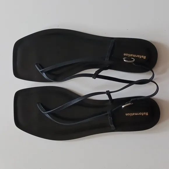 New REFORMATION VINCENZA  Black Leather Thong Size 10.5