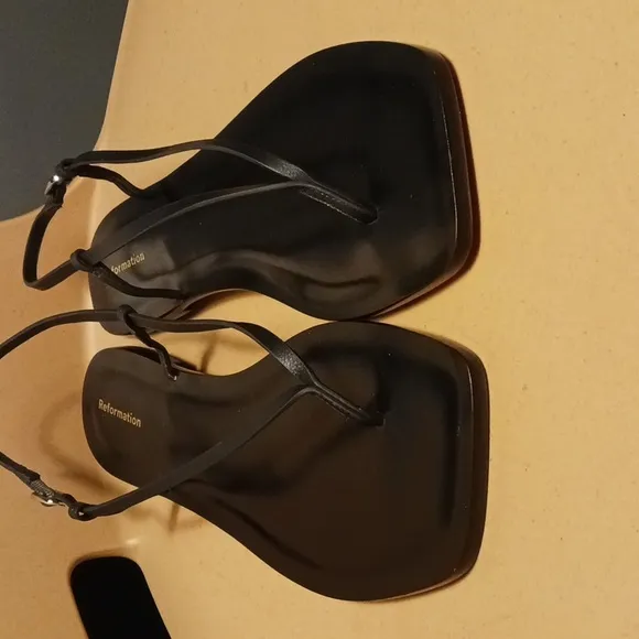 New REFORMATION VINCENZA  Black Leather Thong Size 10.5