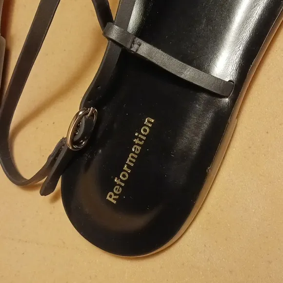 New REFORMATION VINCENZA  Black Leather Thong Size 10.5