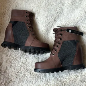 New Sorel Leather Boots size 7.