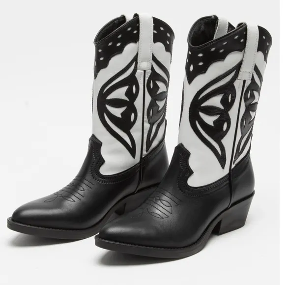 New 𝅺Steve madden Laredo western boots Size 9.5 Black White Leather almond toe