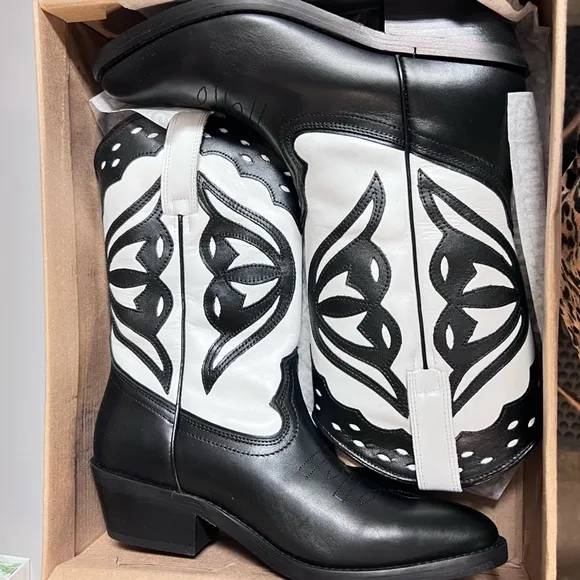 New 𝅺Steve madden Laredo western boots Size 9.5 Black White Leather almond toe