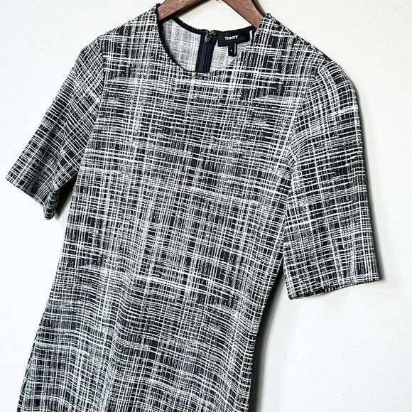 NEW Theory Rijik B Grid Stretch Knit Sheath Dress Size 4 Monochrome Mod Classic