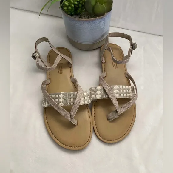 ✨🆕✨New Toms Sandals